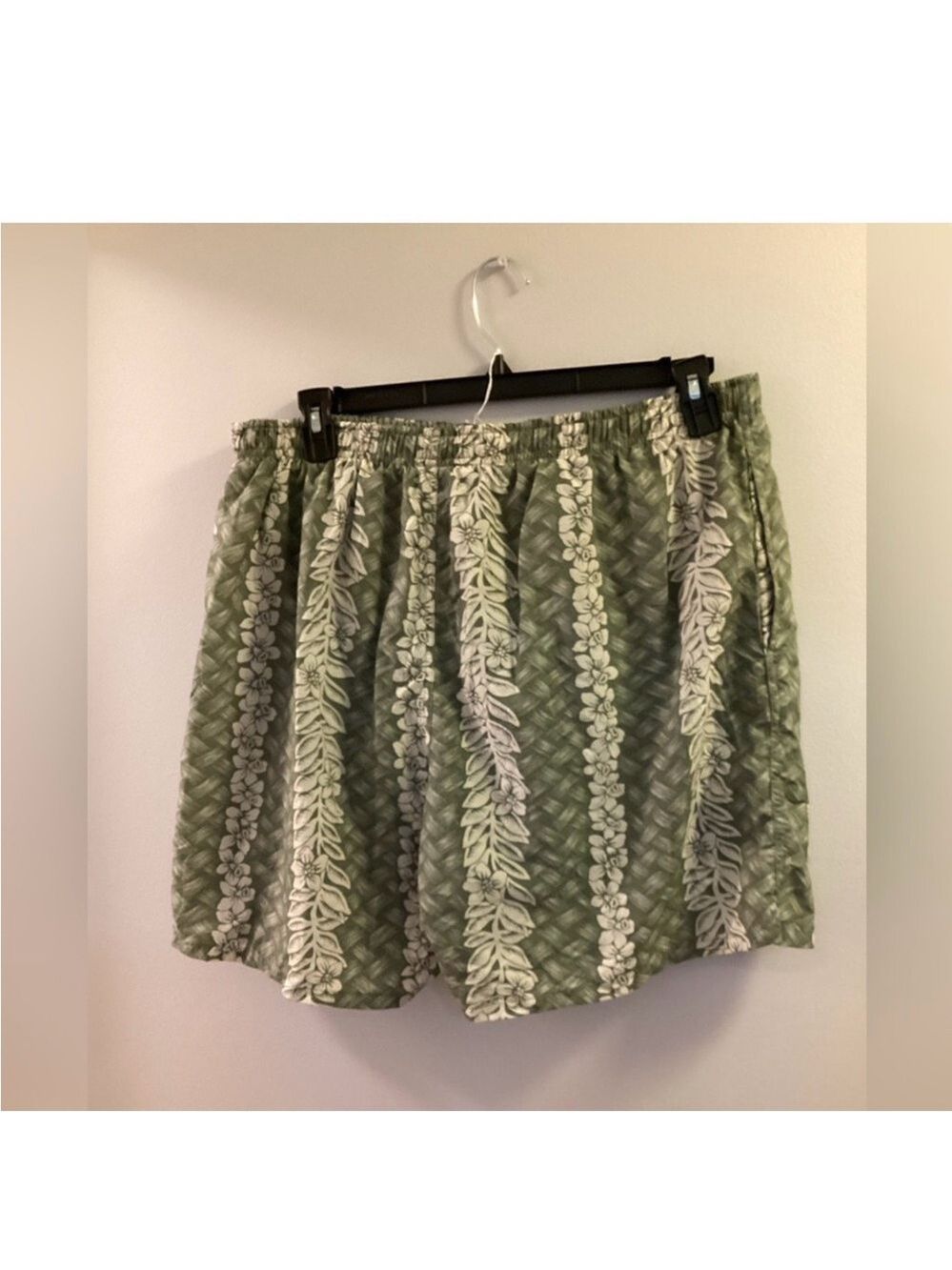 Speedo floral tropical Hawaiian green and cream swim trunks men’s XL